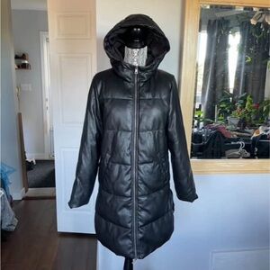 Levi’s Hooded Warm Long Puffer Parka Coat Jacket. Small/Medium